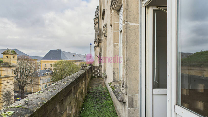 4254223m - Attribut alt par défaut.