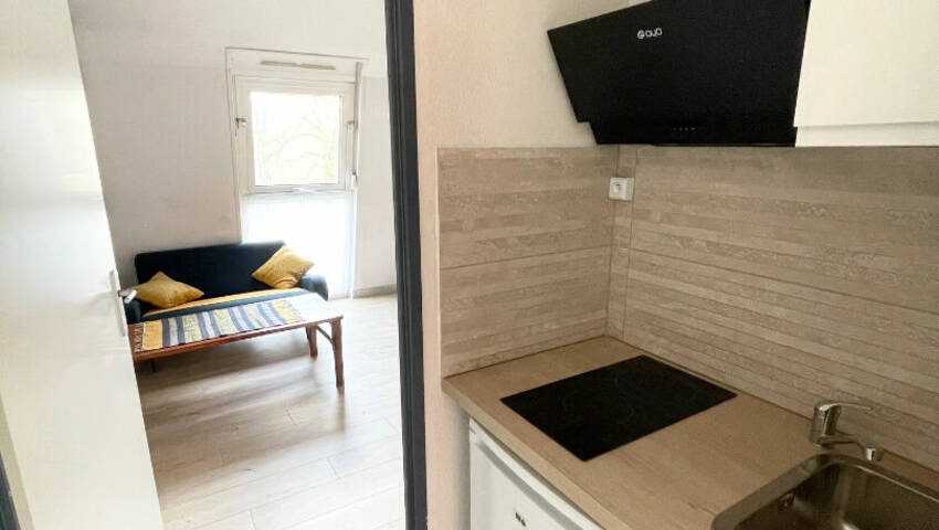 49349572a - Attribut alt par défaut.