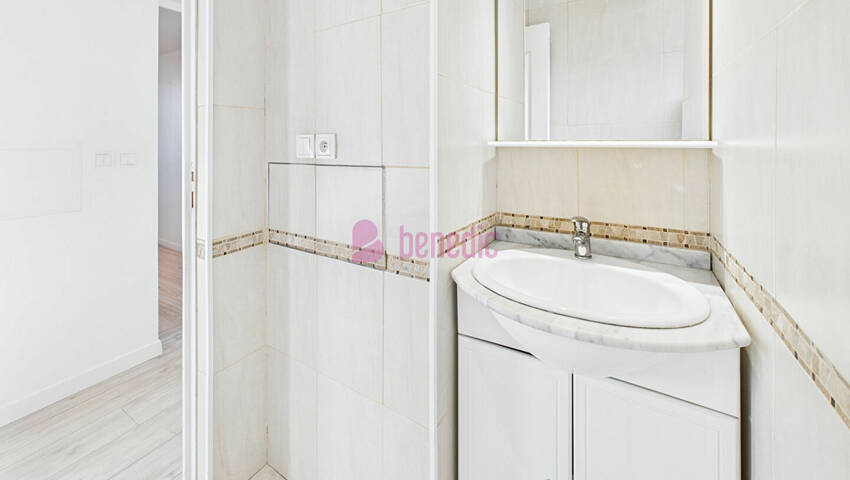 55427151l - Attribut alt par défaut.