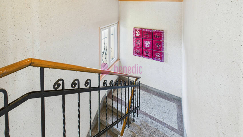 55427151r - Attribut alt par défaut.