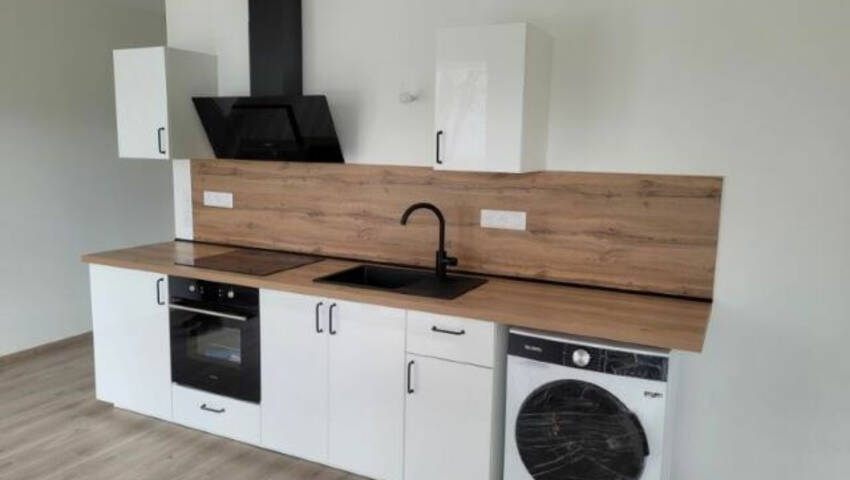 54604701b - Attribut alt par défaut.