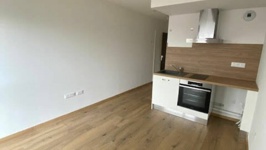 54604839b - Attribut alt par défaut.