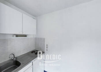 23827849b - Attribut alt par défaut.