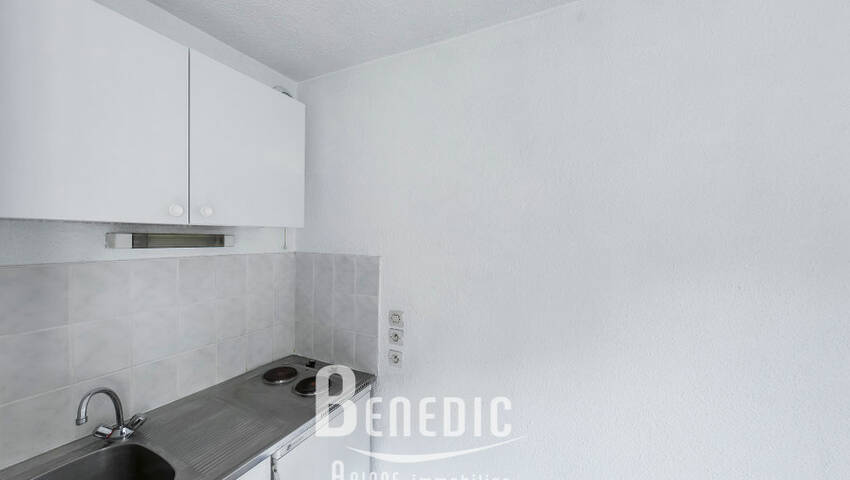 23827849b - Attribut alt par défaut.