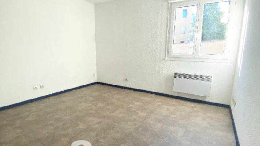 23827849m - Attribut alt par défaut.