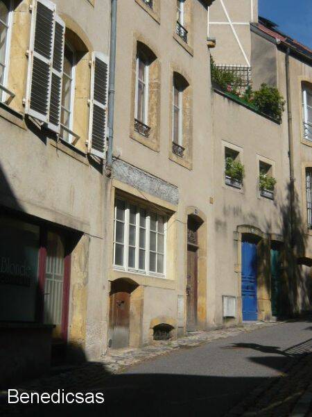 4255339d - Attribut alt par défaut.