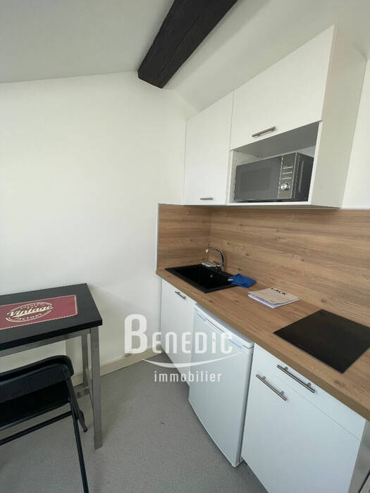 4247163b - Attribut alt par défaut.