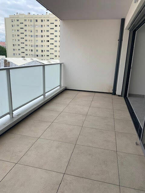 55764755b - Attribut alt par défaut.