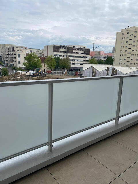 55764755c - Attribut alt par défaut.