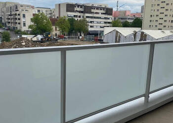 55764755c - Attribut alt par défaut.