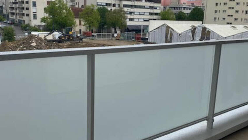 55764755c - Attribut alt par défaut.