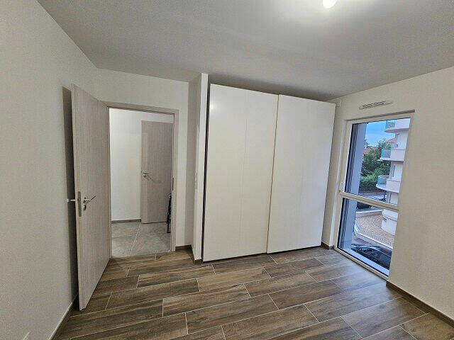 55764755d - Attribut alt par défaut.