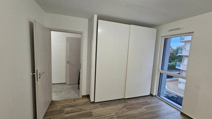 55764755d - Attribut alt par défaut.