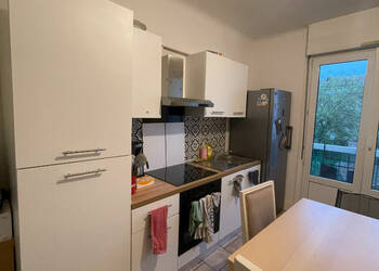 55695757b - Attribut alt par défaut.