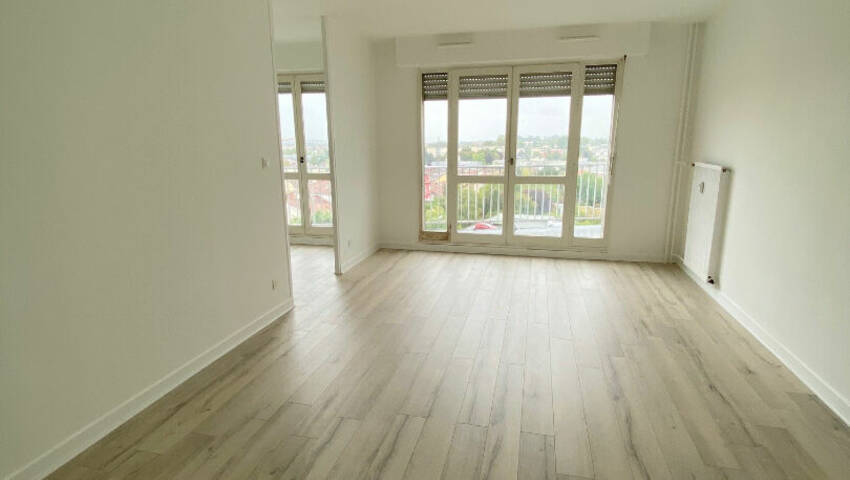 55821573a - Attribut alt par défaut.