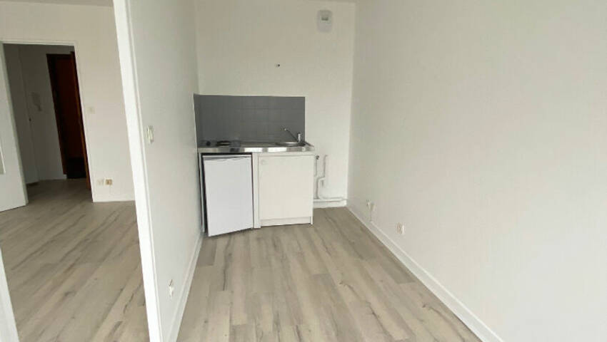 55821573b - Attribut alt par défaut.