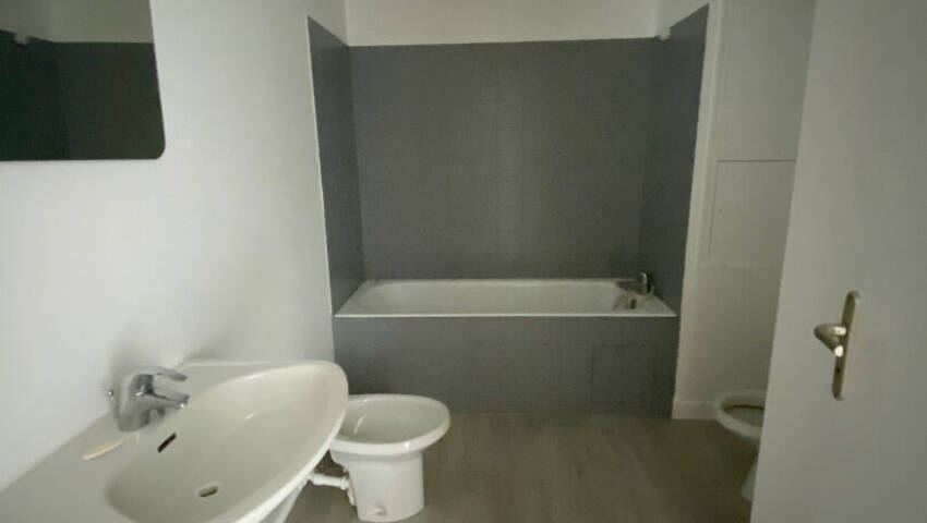 55821573c - Attribut alt par défaut.