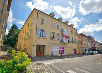 55953686a - Attribut alt par défaut.