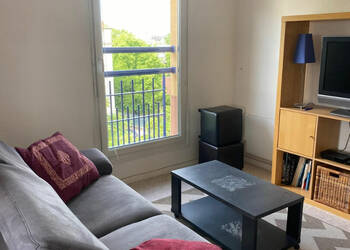 56023675c - Attribut alt par défaut.