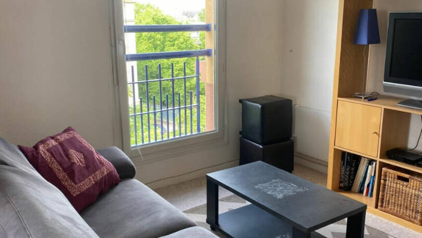 56023675c - Attribut alt par défaut.