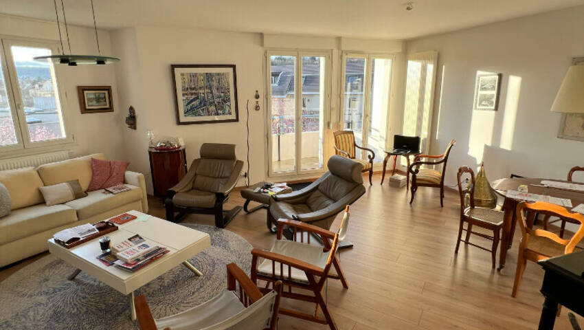 55377254b - Attribut alt par défaut.