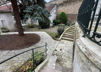 55825141a - Attribut alt par défaut.