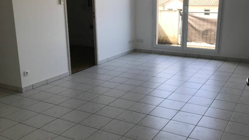 56073367a - Attribut alt par défaut.