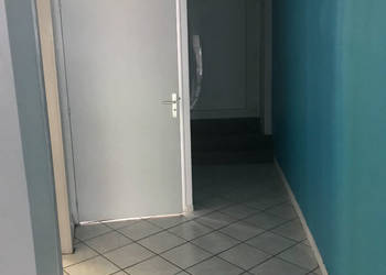 56086518b - Attribut alt par défaut.