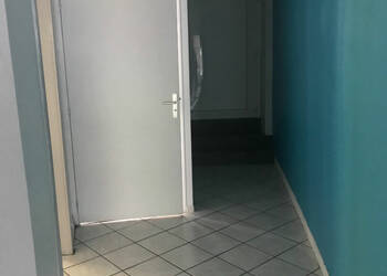 56086518b - Attribut alt par défaut.
