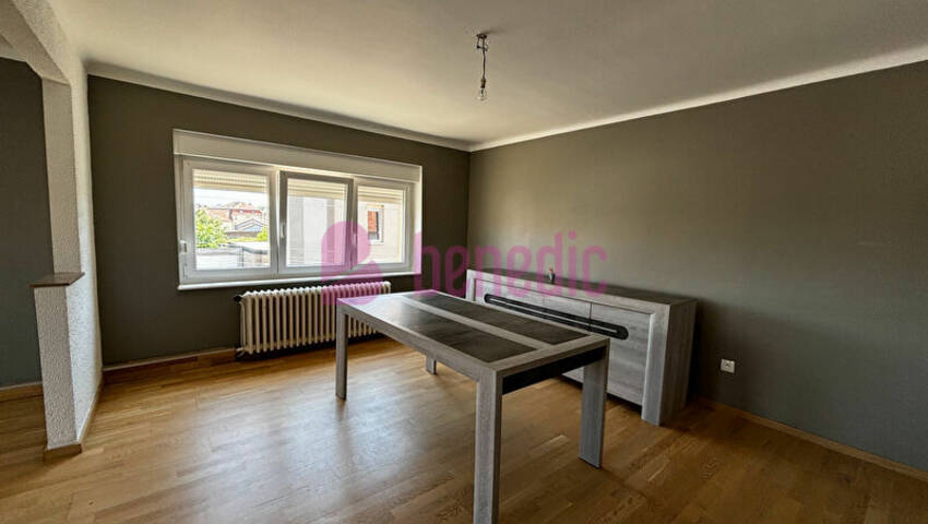 56010818c - Attribut alt par défaut.