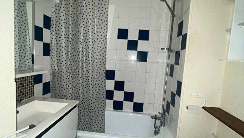 56108279e - Attribut alt par défaut.