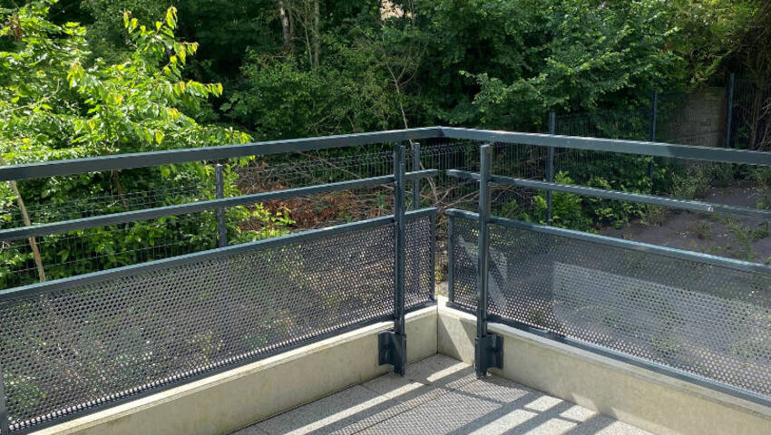 55745450b - Attribut alt par défaut.