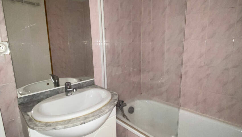 56143261c - Attribut alt par défaut.