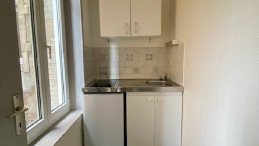 56149864b - Attribut alt par défaut.