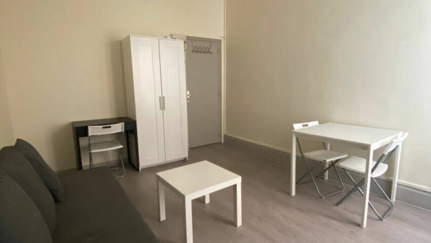 56149720b - Attribut alt par défaut.