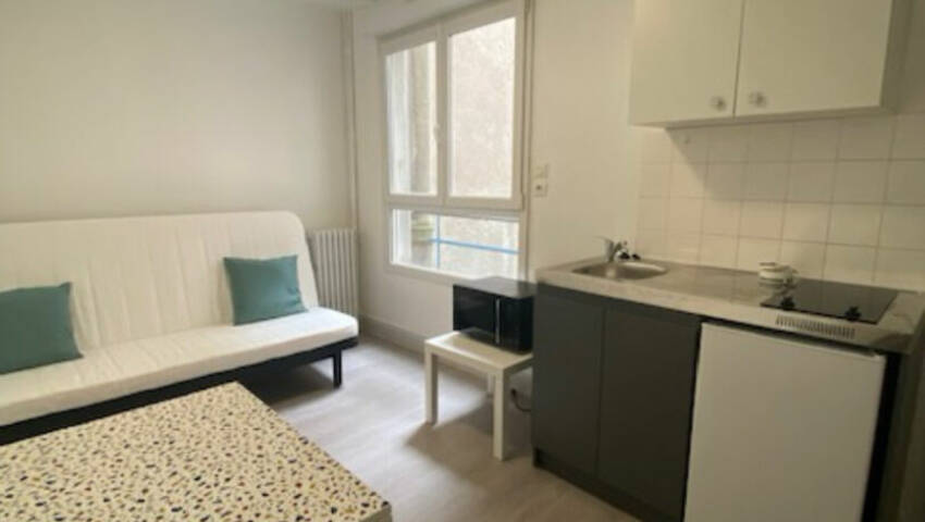 56149533b - Attribut alt par défaut.