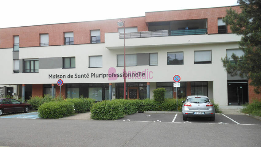 56068068c - Attribut alt par défaut.