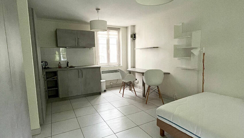 56174316b - Attribut alt par défaut.