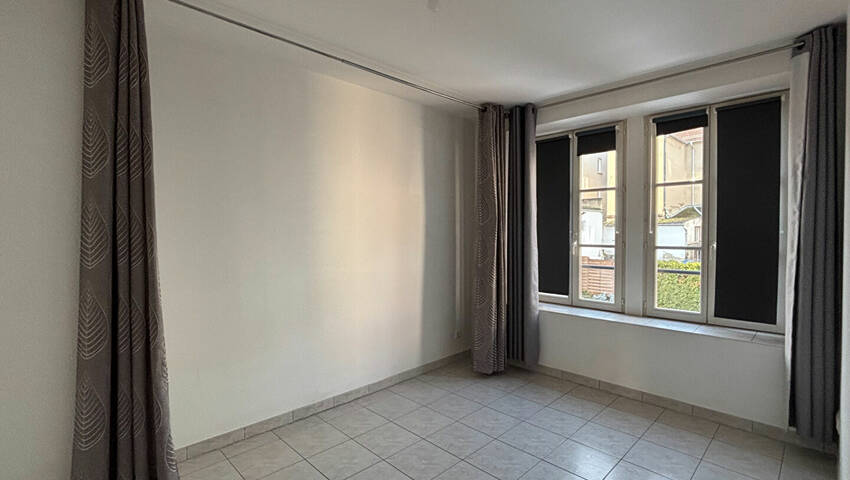 56280244b - Attribut alt par défaut.