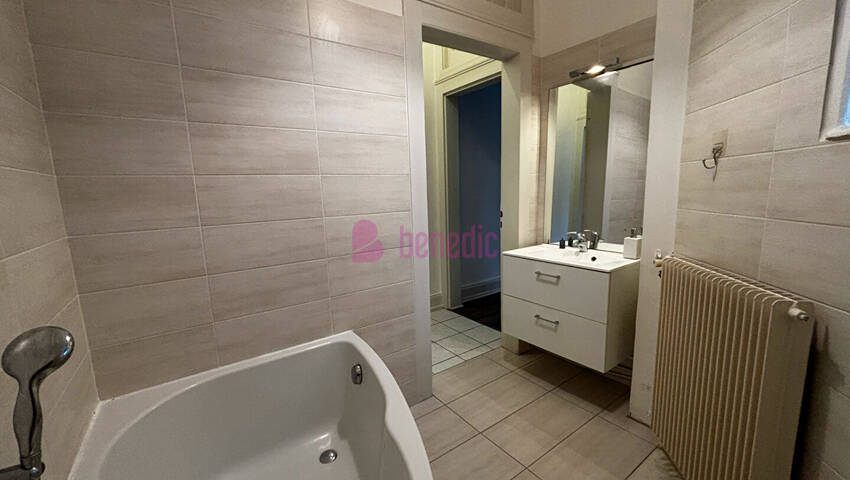 4255415m - Attribut alt par défaut.