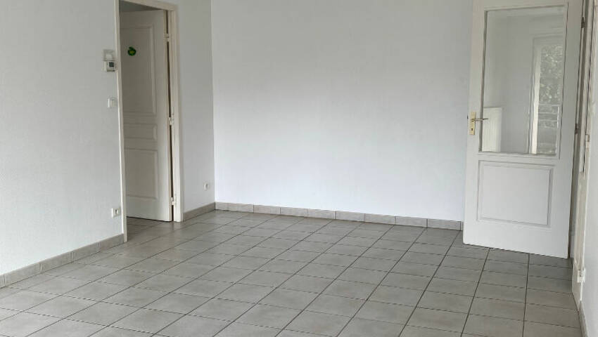 56358445c - Attribut alt par défaut.