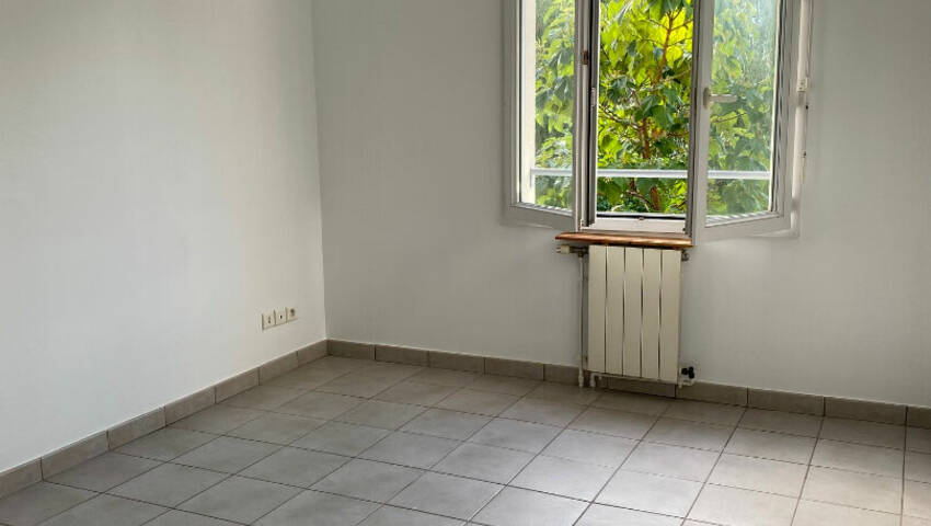 56358445d - Attribut alt par défaut.