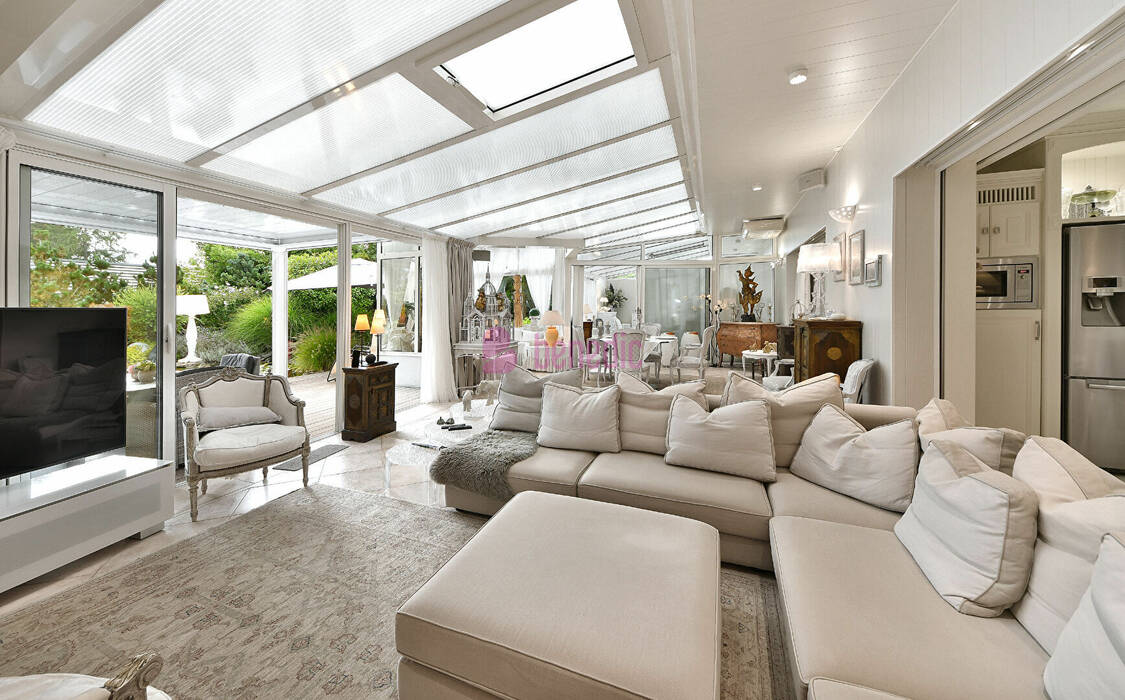 56358863k - Attribut alt par défaut.