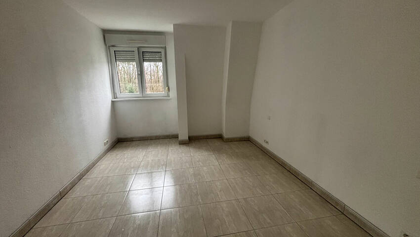 56906970c - Attribut alt par défaut.