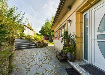 56394475b - Attribut alt par défaut.