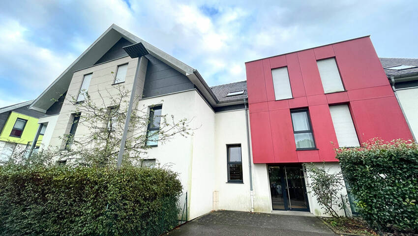 57072326b - Attribut alt par défaut.