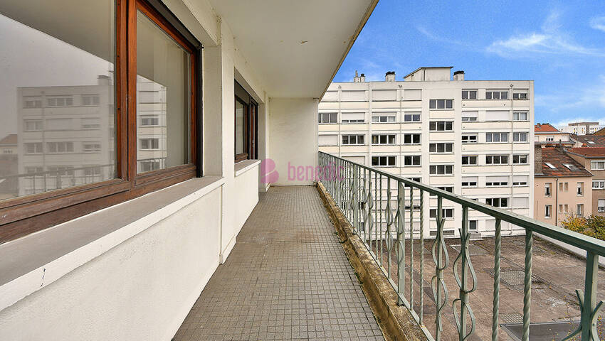 57192871a - Attribut alt par défaut.