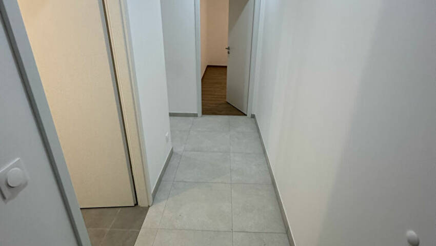 57116977c - Attribut alt par défaut.