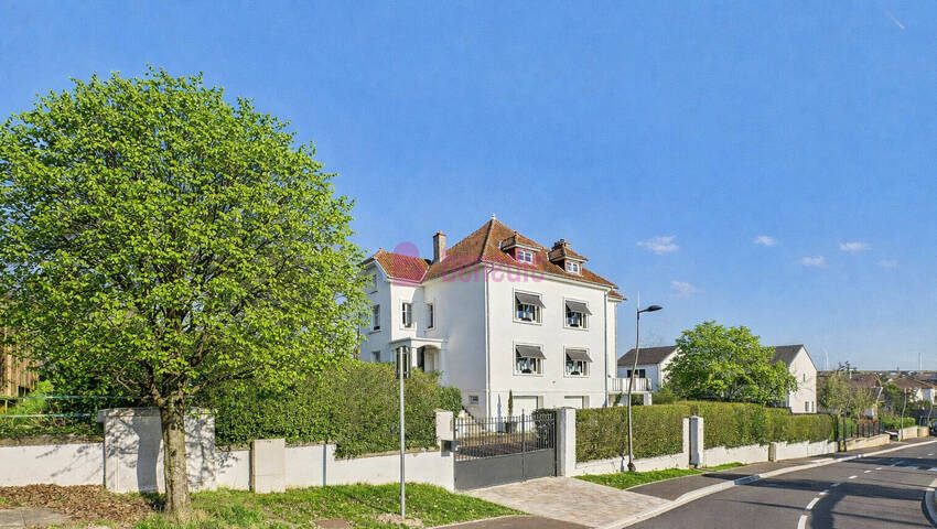 57521252b - Attribut alt par défaut.