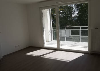 34244421b - Attribut alt par défaut.